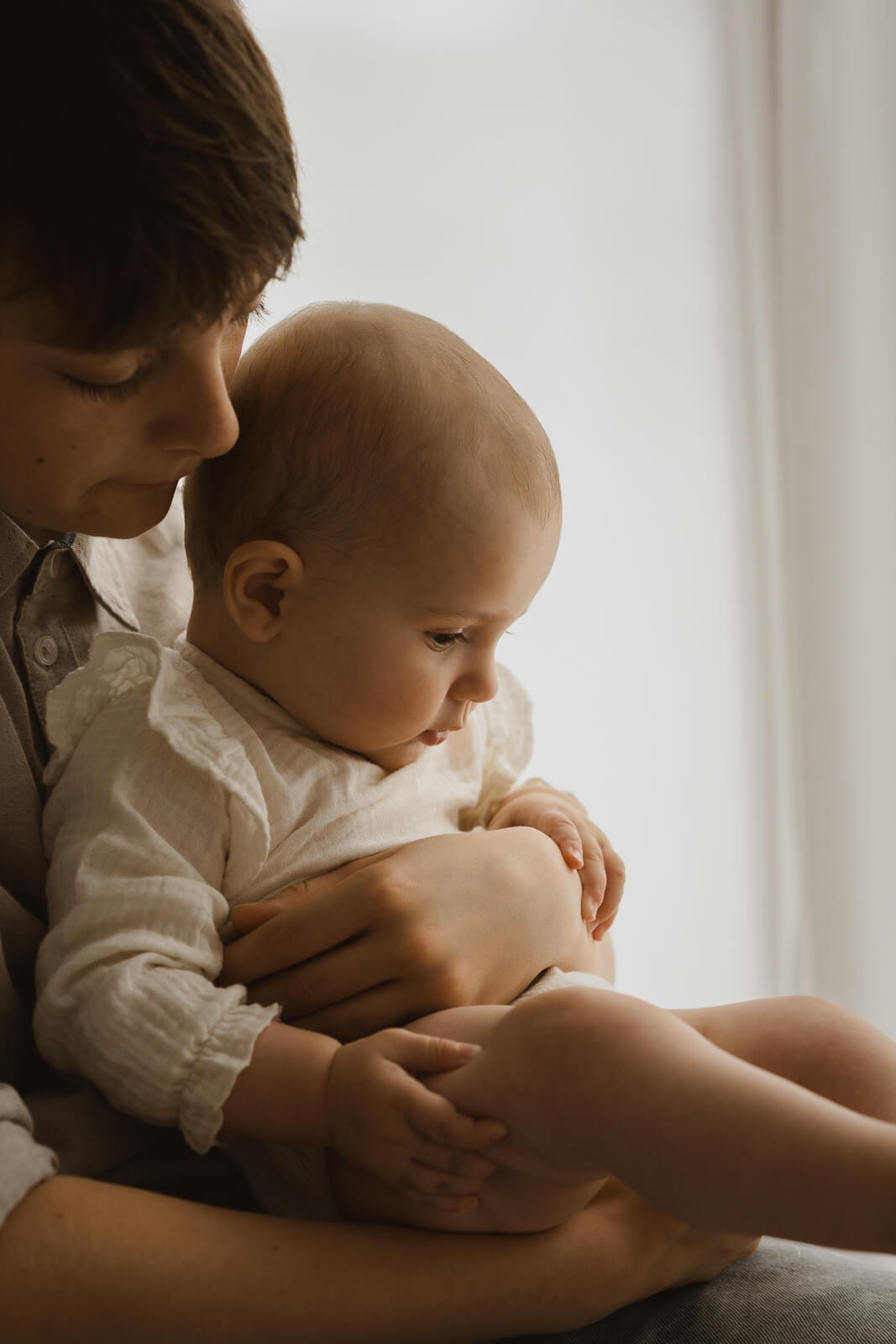 Familenshooting b aby 7 monate newborngeschwister studio berlinfotografie berlin studio 7
